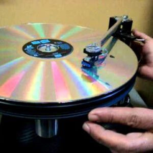 Diskas (laser disk) patefono šoniniam slydimui reguliuoti