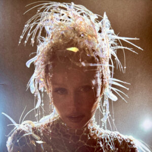 Miley Cyrus – Something Beautiful